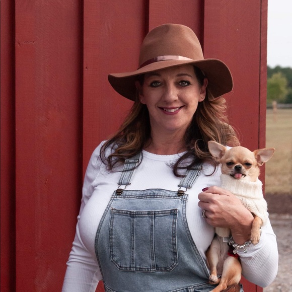 Meet your Posher, Brenda - Picture 2 of 2